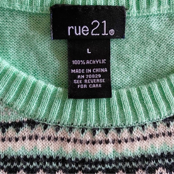 Rue21 mint green lightweight sweater Sz. Jr.L - Picture 3 of 4